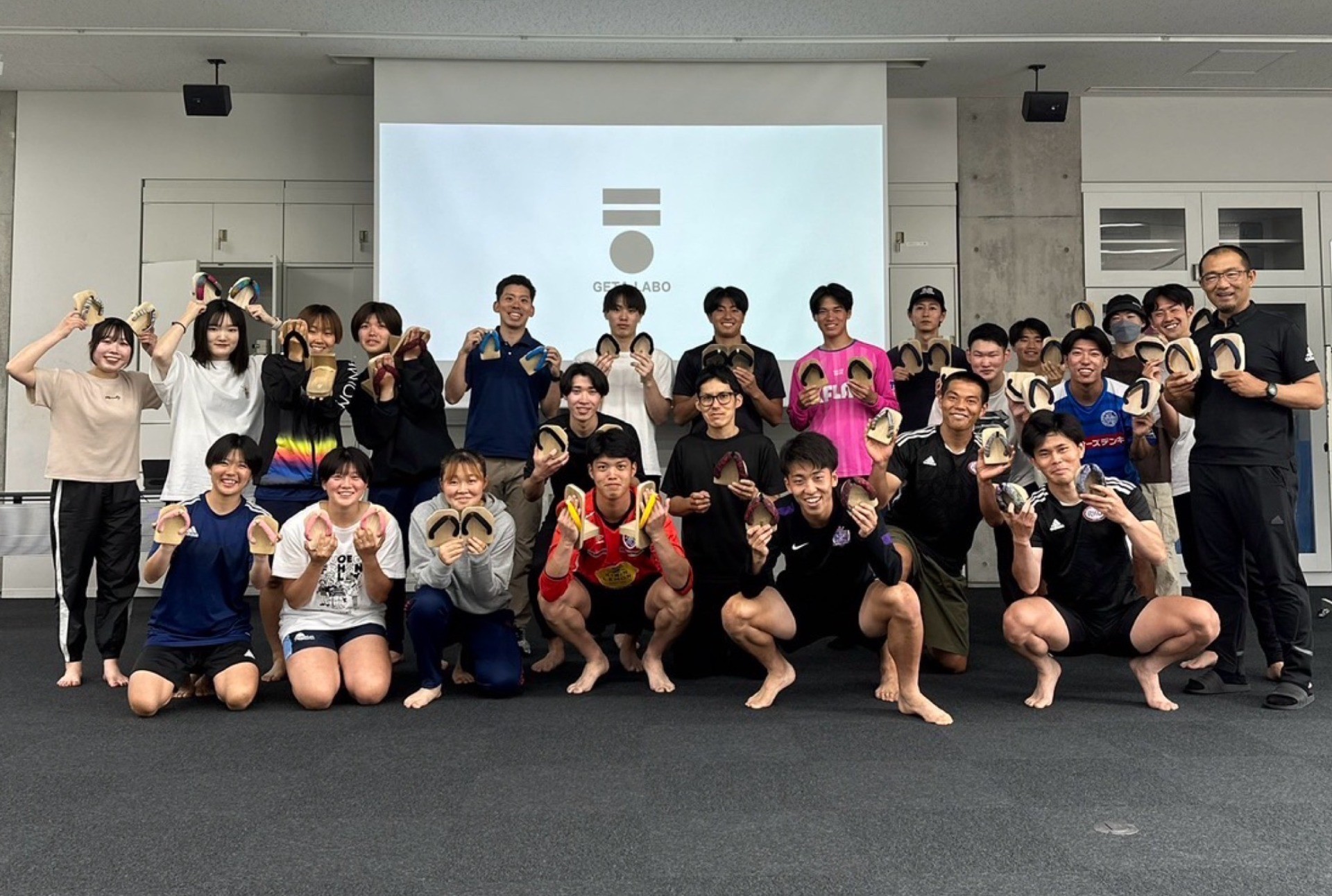 昨年に引き続き、流通経済大学にて一本歯下駄のワークアウトセッションが行われました